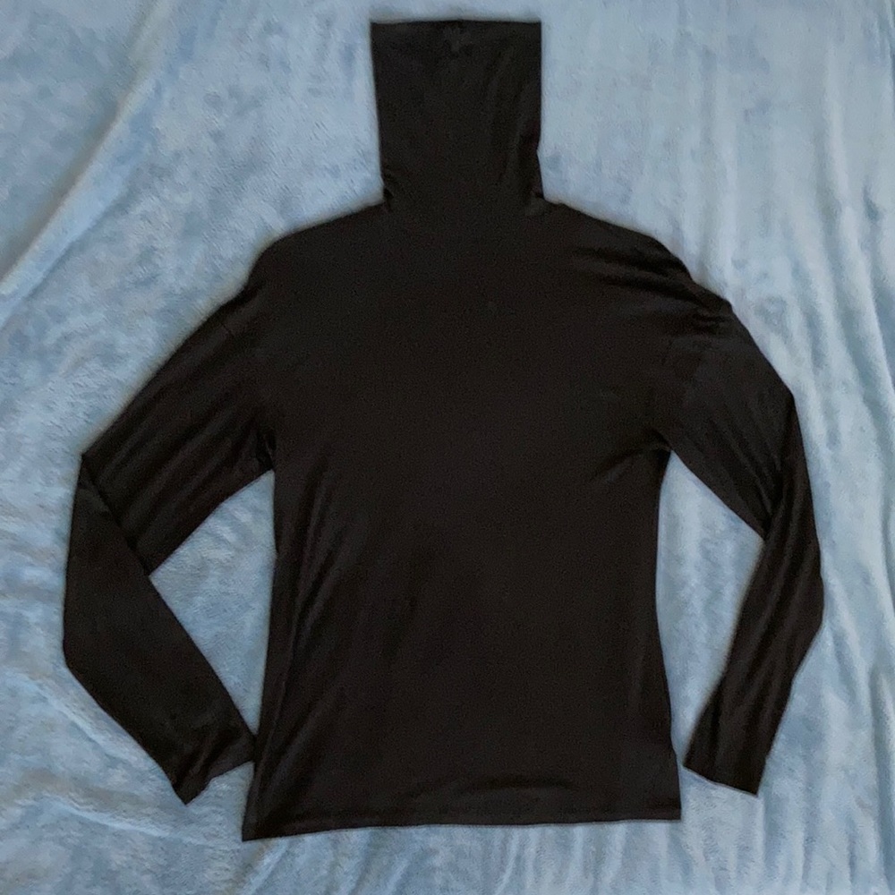 Thin fabric long sleeve black turtleneck tee shirt